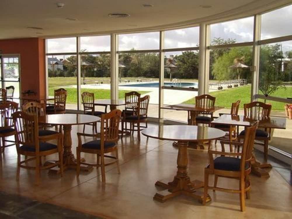 Paradores Austral Bahia Blanca Exterior photo